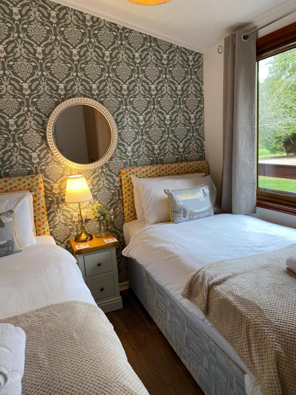 Walled Garden Lodges Loch Lomond Balloch Exterior photo